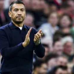 Van Bronckhorst, Frankfurt maçı öncesi konuşuyor