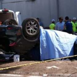 İzmir'de feci kaza: Otomobil alt geçide düştü: Çok sayıda ölü var!