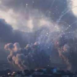 Katil İsrail'in 300 bombardıman düzenlediği Lübnan'da büyük yıkım!