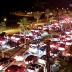 Lübnan'ın güneyinden kuzeyine kaçış sürerken binlerce araç saatlerdir trafikte bekliyor