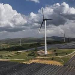 Rüzgar ve güneşten elektrik üretiminde kurulu güç 30 bin megavatı geçti