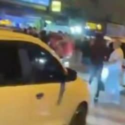 Vatandaşlar Şeyda Yılmaz'ın şehit edildiği yere karanfil bıraktı