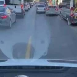 Sakarya'da fermuar sistemi ile ambulansa yol verildi