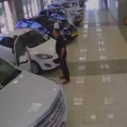 Avcılar'da ortalığı birbirine katmıştı: Aracı &ccedil;aldığı anların g&ouml;r&uuml;nt&uuml;s&uuml; ortaya &ccedil;ıktı!