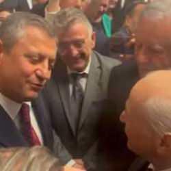 Bahçeli ve Özel, TBMM resepsiyonunda ayaküstü sohbet etti