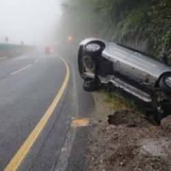 Bolu Dağı'nda otomobil devrildi! S&uuml;r&uuml;c&uuml; ağır yaralı