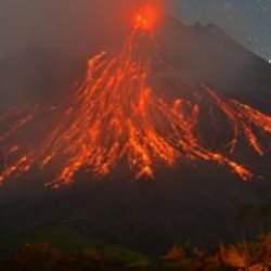 Endonezya alarma ge&ccedil;ti! Merapi Yanardağı patladı