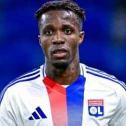 Lyon'dan Zaha'ya büyük şok! Kadro dışı kaldı