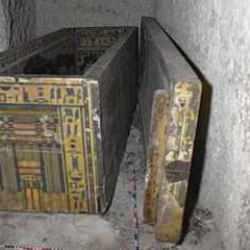 Görülmemiş keşif: İç içe geçmiş 4 bin yıllık "olağanüstü" tabutlar bulundu!