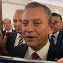 Başkan Erdoğan'ı ayakta karşılayan Özgür Özel'den açıklama