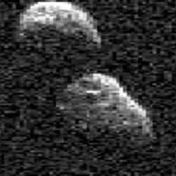 Kardan adam şeklindeki asteroid Dünya'nın yakınından geçti!