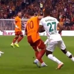 Kırmızı kart &ccedil;ıkmalı mıydı? Mertens'in pozisyonu g&uuml;ndem oldu