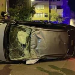 Kontrolden &ccedil;ıkan otomobil 6 araca &ccedil;arpıp yan yattı