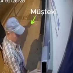 Sıra bekler gibi yapan vicdansız hırsız yaşlı adamı gasp etti!
