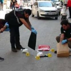 Takip edildiğini fark edince uyuşturucu dolu poşeti bırakıp, ka&ccedil;tı