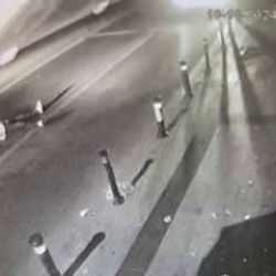 9 canlı dedikleri bu olsa gerek: Üzerinden otomobil geçti ölmedi!