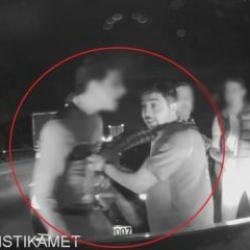 Baba ile oğlu, hasta taşıyan ambulansın önünü kesip sürücüyü yumrukladı