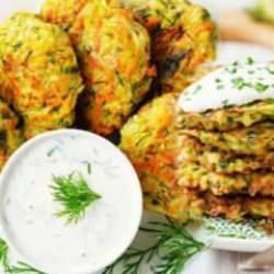 Her öğünün kahramanı: Patatesli kabak mücveri nasıl yapılır? 