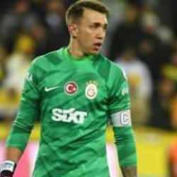 Muslera, Türk futbol tarihine geçebilir!