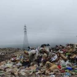 O ildeki çöp yığınları tehlike saçıyor!