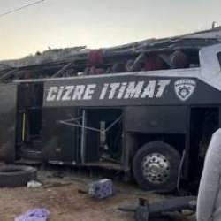 Afyon'da yolcu otob&uuml;s&uuml; devrildi