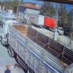 Tırların arasında kaldı ölmekten son anda kurtuldu