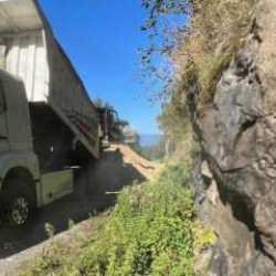 AFAD harekete geçti: Yollar kapatıldı, evler boşaltıldı! Bir mahallede 'kaya' paniği!