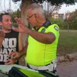 ABD'den gelen alkoll&uuml; s&uuml;r&uuml;c&uuml;den T&uuml;rk polisini sinirlendiren soru