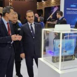 Bakan Kacır, uzay alanında önde gelen firmaların yetkilileriyle görüştü!