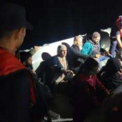 Fethiye a&ccedil;ıklarında 14 d&uuml;zensiz g&ouml;&ccedil;men yakalandı