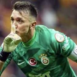Muslera'dan transfer sözleri! İki takımdan teklif aldı! Melo detayı