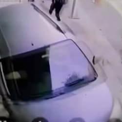 G&uuml;ng&ouml;ren&rsquo;de saniyelik kurtuluş! Devrilen aracın altında kalıyorlardı