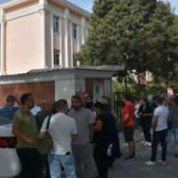 İlkokulda taciz iddiası! Şüpheli serbest bırakıldı, veliler okula koştu