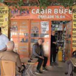 Veresiyeden bıkan büfecinin, dükkanına astığı  yazıları görenler gülmeden duramıyor