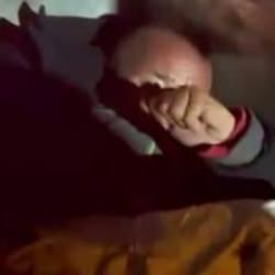 Yer: Çocuk parkı! Uygunsuz hareketler sergileyen adamı çöpe attılar