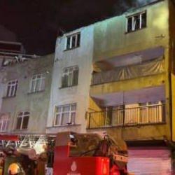 Eyüpsultan'da binanın çatısında yangın