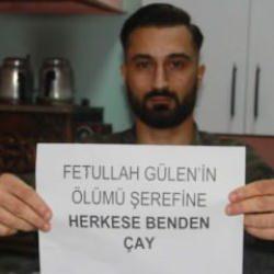 FET&Ouml; elebaşı Fetullah G&uuml;len'in &ouml;l&uuml;m&uuml;n&uuml; kutlayan esnaf: Herkese benden &ccedil;ay