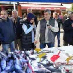 Fırtına dindi, balık tezgahları şenlendi