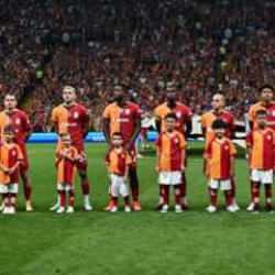 Galatasaray yıldız oyuncunun sözleşmesini uzatacak!  Yeni maaşı belli oldu