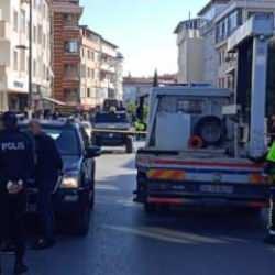 İstanbul'da polise çekiçli saldırı! Etkisiz hale getirildi