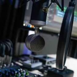 Polonya'daki bir radyoda gazeteciler kovuldu... Yapay zeka ile  sunuculuğa başlandı