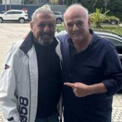 Yıllar süren küslük sona erdi! Ahmet Çakar, Erman Toroğlu'nun elini öptü 