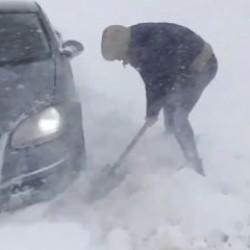 Yoğun kar yağışı: Sürücüler zor anlar yaşadı
