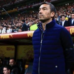 Giovanni van Bronckhorst: Galatasaray neden 9 kişi kalmadı