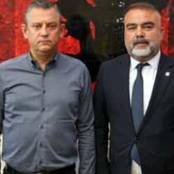 Ahırda felaket! CHP'li eski başkan &ccedil;obanı kurtarmak istemişti, 3'&uuml; de can verdi...