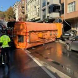 İBB aracı dehşet saçtı! Ortalık savaş alanına döndü...Onlarca araç pert