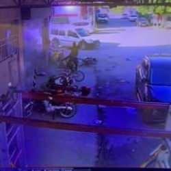 Kaza yapan gence bakmak yerine motoruna koştu!