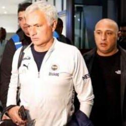 Mourinho'dan, Trabzonsporlu taraftarları kızdıracak hareket