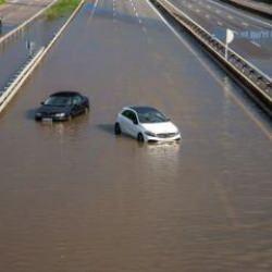 Katalonya&rsquo;da hayat fel&ccedil; oldu... Şiddetli yağış b&ouml;lgeyi etkisi altına aldı