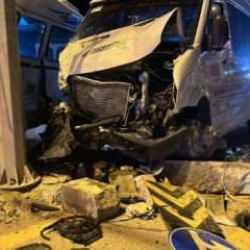 Ankara'da 2 servis aracı &ccedil;arpıştı! 2 kişi yaralandı